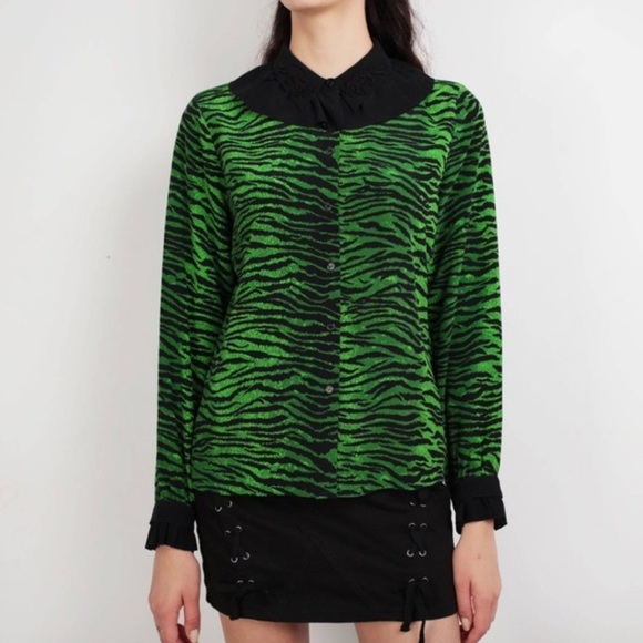 KENZO x H&M Green Tiger Print Silk Ruffle Collar Long Sleeve Button Up Blouse 2 - Picture 4 of 16